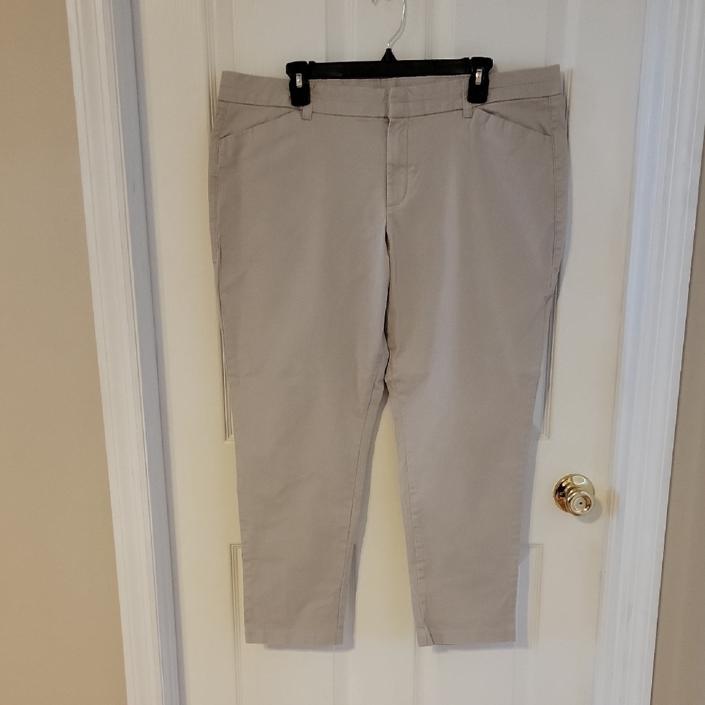 GAP Women's Cropped Pants in Beige